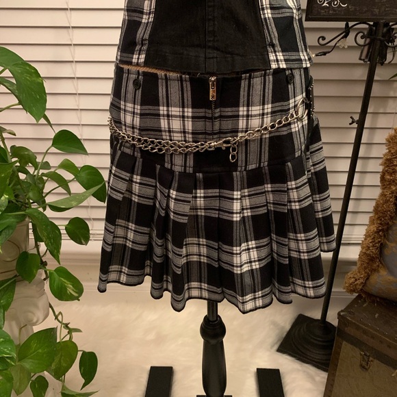 Tripp Nyc black & white plaid print schoolgirl corset & skirt set - Picture 15 of 17